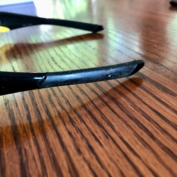 Oakley Livestrong Sunglasses - Picture 4 of 8